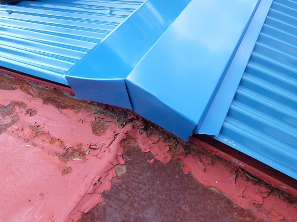 板金の貼り出し取り付け終了です