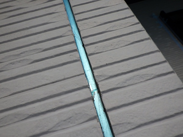 目地シーリング材の撤去中です