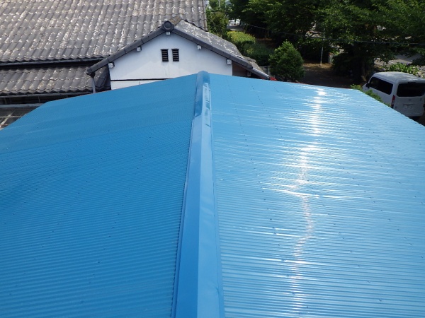 棟板金の取り付けが終了しました