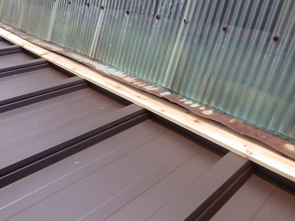 貫き板の取り付け終了です