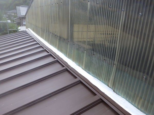 既存壁水切りの錆止め塗装しました