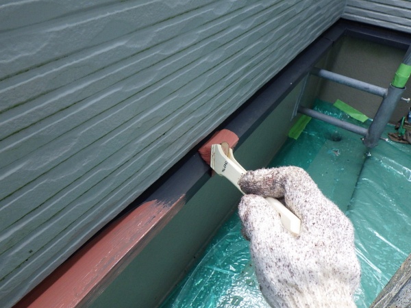 土台水切りの錆止め塗装中です