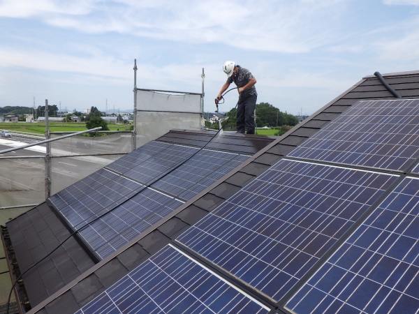 棟板金の洗浄中です