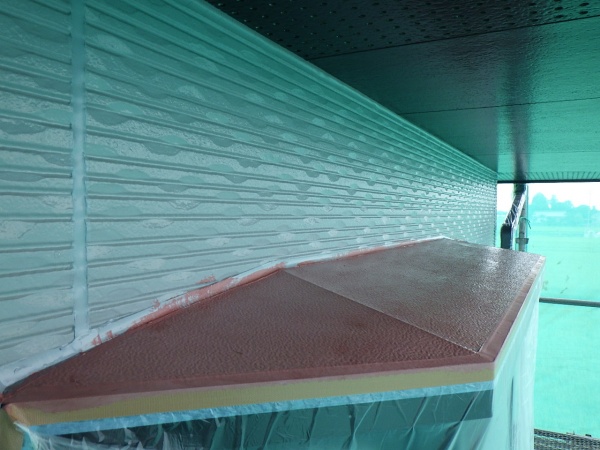 出窓天板の錆止め終了です