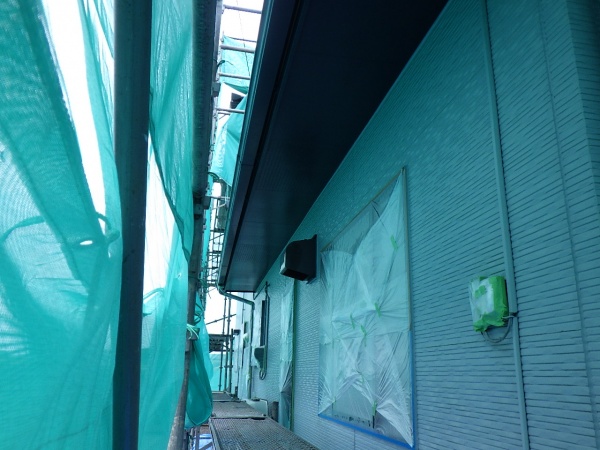 ２階窓周りの養生終了です