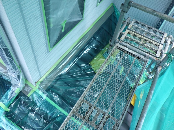 １階屋根の養生が終了しました