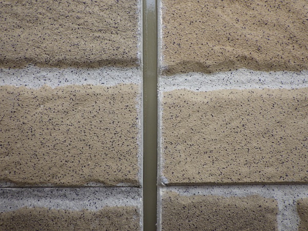 外壁目地の撤去終了です