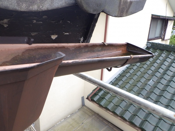 施工前の雨樋の状態です