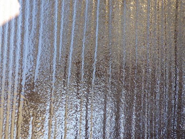 スレート屋根の下塗りが終了しました