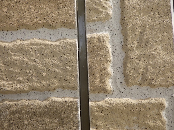 撤去後の外壁目地の状態です