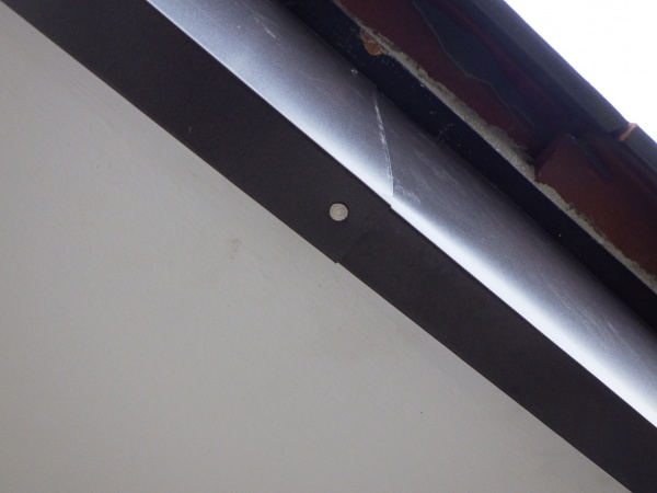 破風板金の取り付け中です