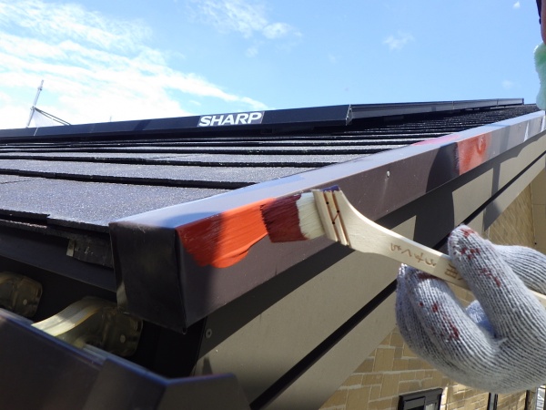 屋根板金部の下塗り中です