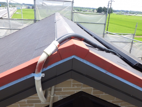 屋根板金部の下塗り終了です