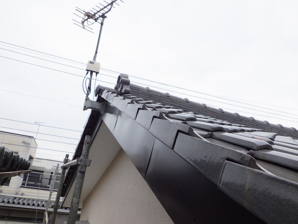 ２階部分の破風板金取り付けが終了しました