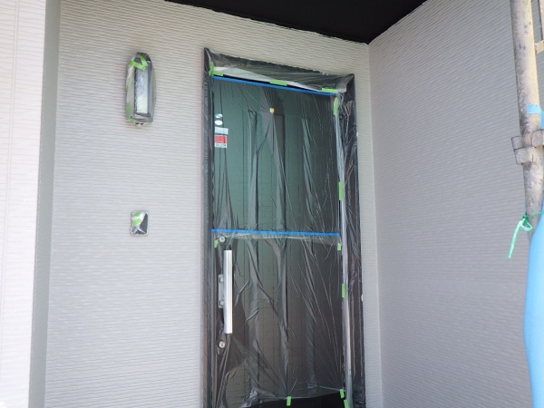 外壁面の中塗り終了です