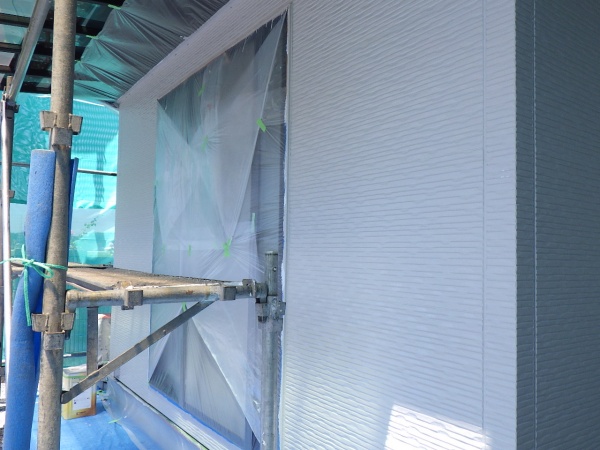 外壁面の中塗り終了です