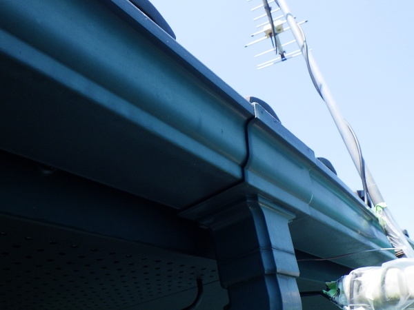 塗装前の軒樋の状態です