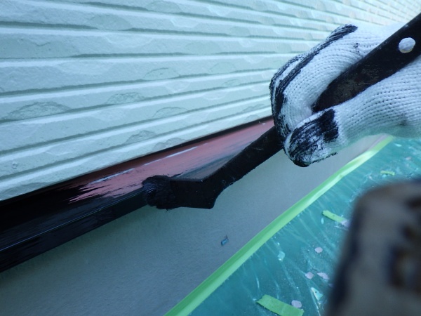 土台水切りの中塗り中です