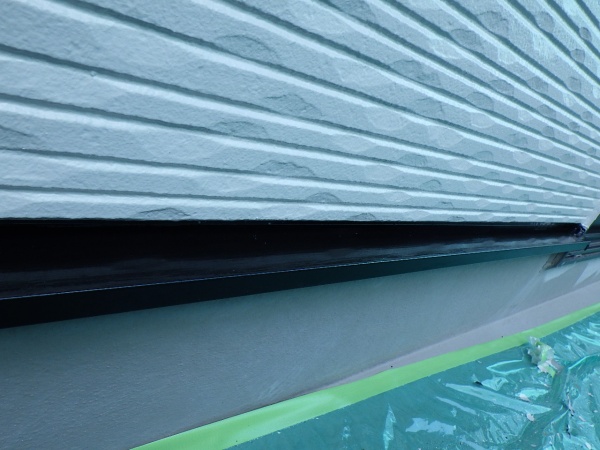 土台水切りの中塗り終了です