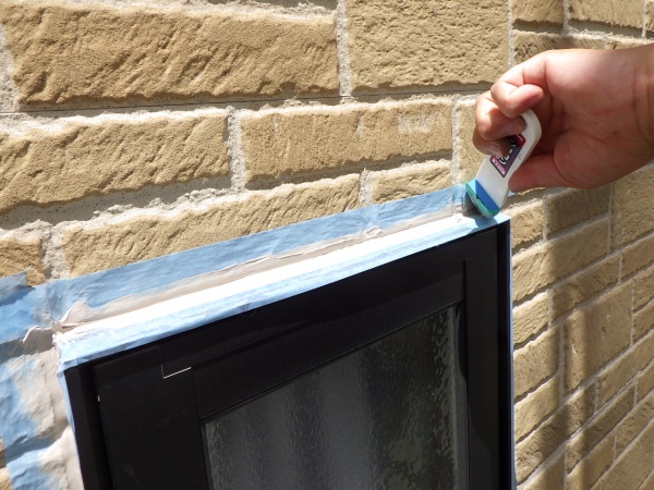 ヘラで均していきます