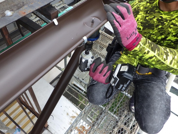 排水穴を開けました