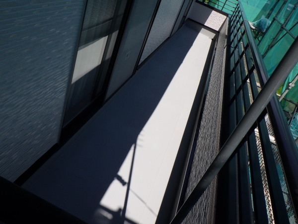 ベランダ床防水塗装トップ２回目終了です