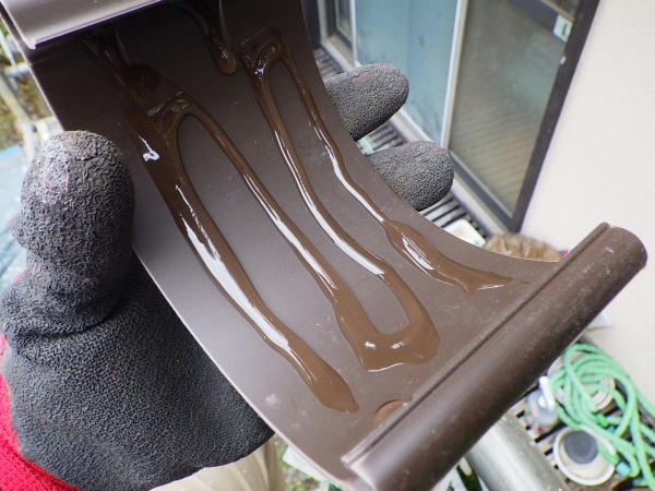 軒樋同士を繋ぎました