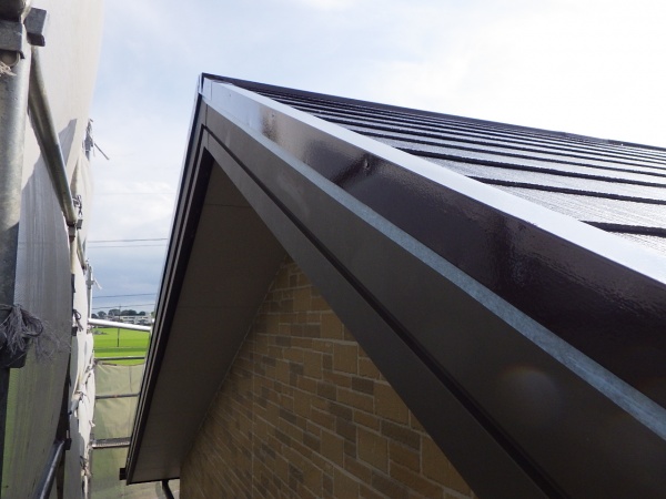 屋根板金部の上塗り終了です