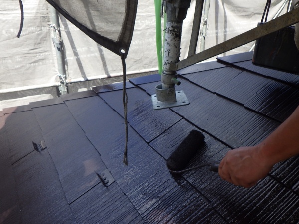 足場足を入れ替えて上塗り中です