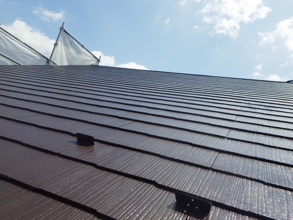 大屋根南北面の上塗り終了です