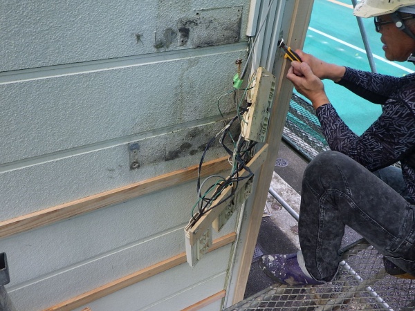 電線の撤去中です