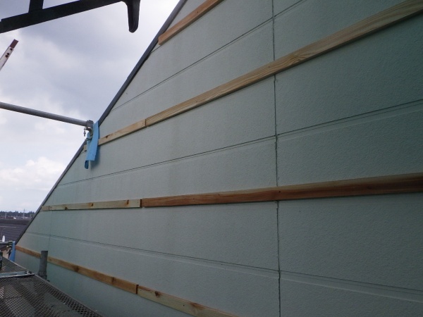 北面の取り付け終了です