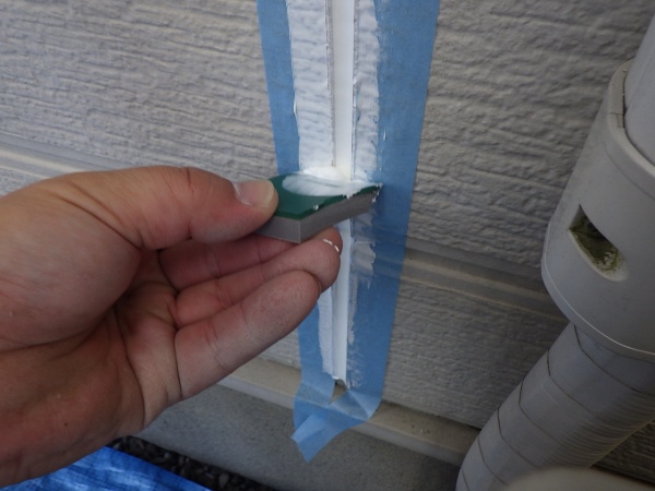 ヘラで均しました