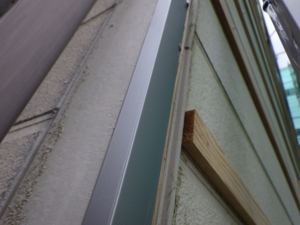 L字アングルの取り付けです