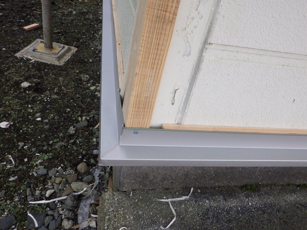 土台水切りを取り付けました