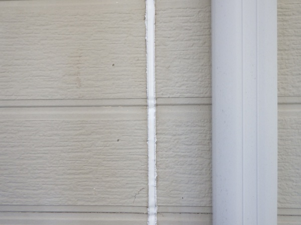 １階外壁面のシーリング終了です