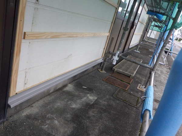 土台水切りを取り付けました