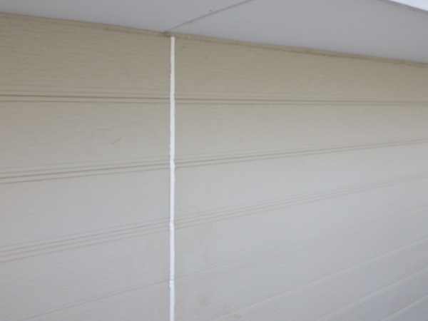 １階外壁面のシーリング終了です