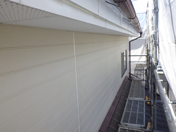 ２階外壁面のシーリング終了です