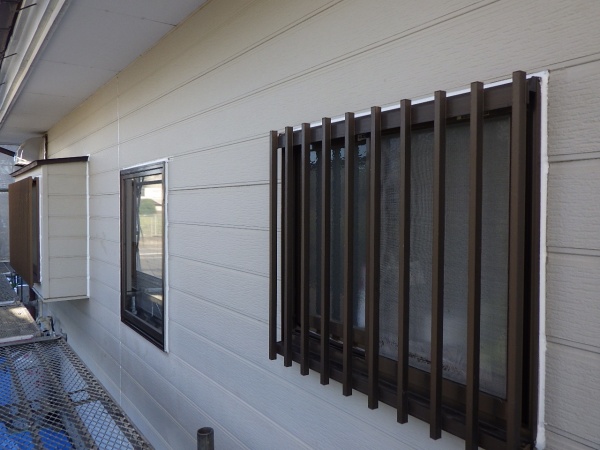 １階外壁面のシーリング終了です