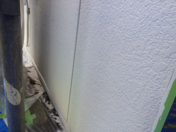 サイディングの下塗り終了です