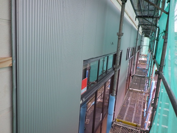 西面のサイディング貼り付け終了です