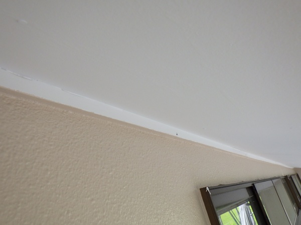 軒天取り合い塗装終了です