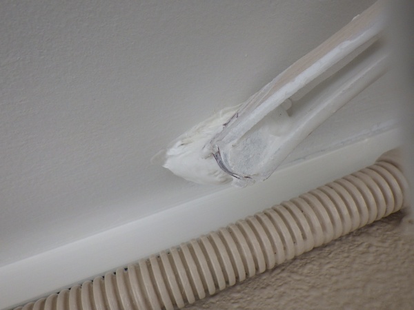 ダメ直し中の軒天です