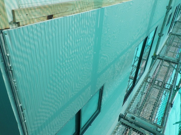 西面２段目のサイディング取り付け終了です