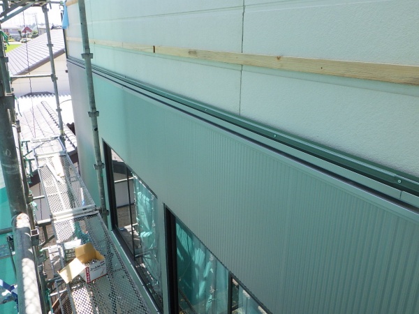 端部カバーを取り付けました