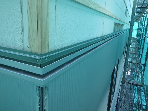 端部カバーを取り付けました