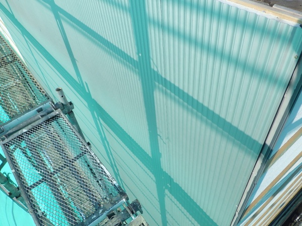 ３段目サイディング貼り付け中です