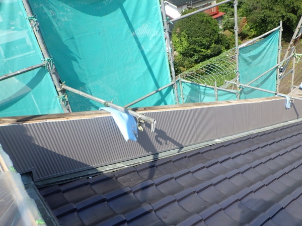 パラペット内側のサイディング取り付け終了です