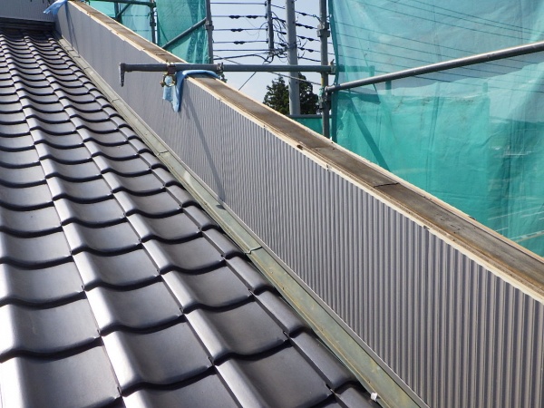 パラペット内側のサイディング取り付け終了です